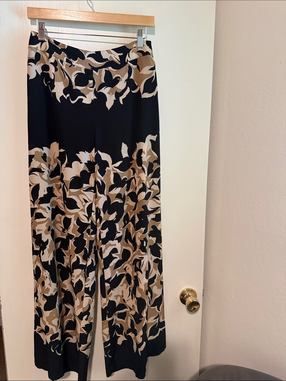 TRACY REECE Wide Leg Printed Palazzo Pants in Black & Beige
